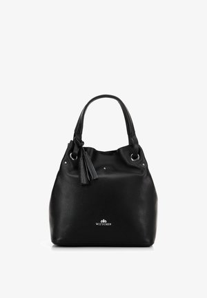 Bolso de mano tipo cubo de cuero negro con superficie texturizada, herrajes en tono plateado, doble asa y un detalle decorativo de borlas. Logo exhibido en la parte frontal.