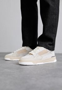 CRUISER CRUMBS  - Sneakers basse - white