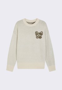 Pull léger beige avec une coupe ample, col rond à côtes et poignets. Présente un design de papillon texturé en marron foncé sur la poitrine.
