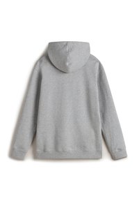 Sudadera gris con una textura suave, con capucha redondeada, mangas largas y puños y dobladillo acanalados. La vista trasera no muestra detalles gráficos.