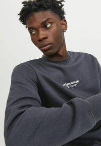 Jack & Jones JORVESTERBRO CREW NECK - Felpa - asphalt