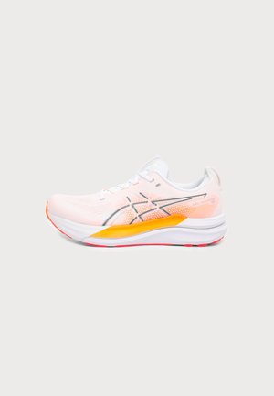 ASICS GEL KAYANO 33 - Обувки за бягане по асфалт - white/stadium orange