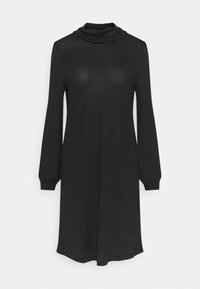 Černé šaty s překládaným výstřihem, dlouhými rukávy a žebrovanými manžetami. Materiál vypadá hladce a lehce, což nabízí uvolněný siluetu.