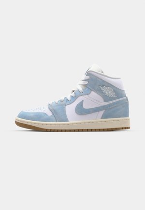 Jordan AIR JORDAN 1 MID SE - Sneaker high - white/worn blue/sail/light brown