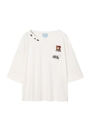 Biała bawełniana koszulka z krótkimi rękawami, z haftem misia na kieszeni i czarnymi detalami ozdobnymi przy dekolcie.