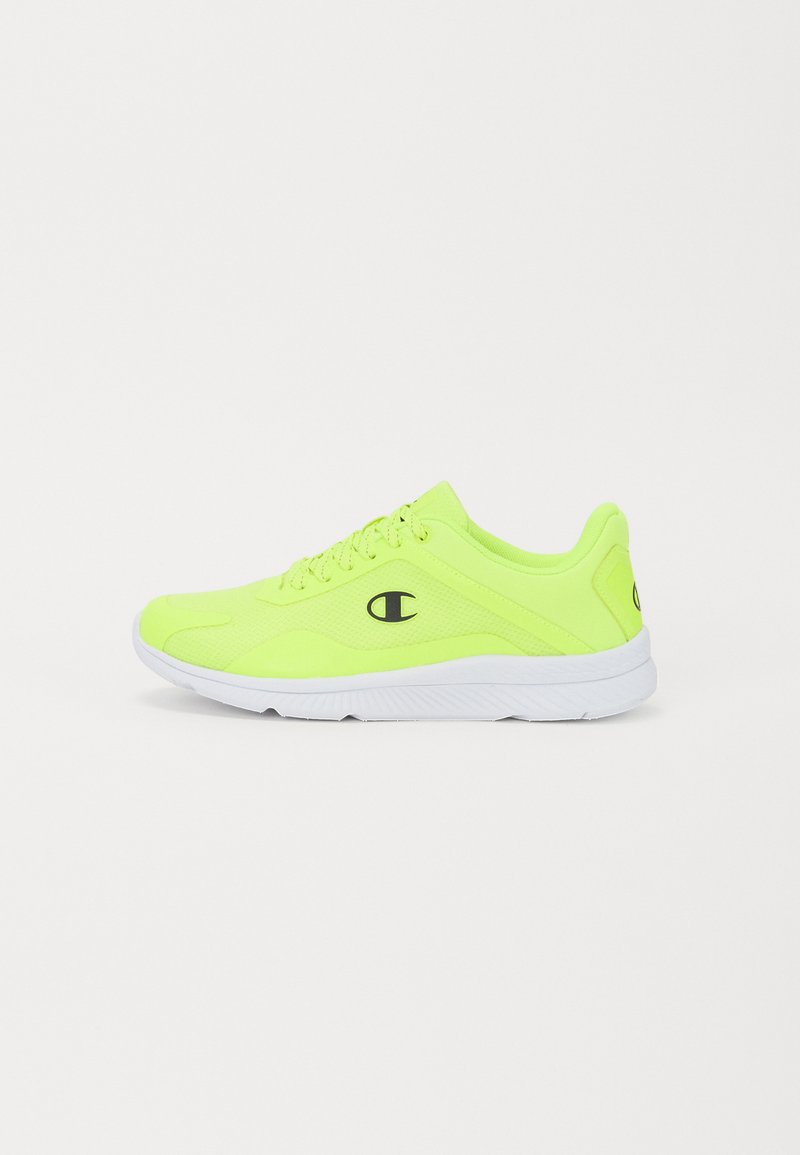 Neon gula sportskor med överdel i mesh, kontrasterande svart logotyp, rund tå, snörningsdesign och vit halkfri gummisula.