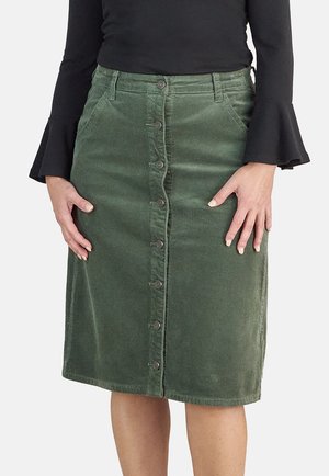 Falda de pana verde con cierre de botones en la parte delantera, cuenta con bolsillos y una silueta recta, tejido texturizado, de longitud a la rodilla.