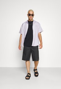 Edwin OVERSIZE BASIC UNISEX - Lihtne T-särk - black