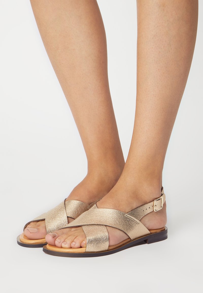 sandale dorée minelli