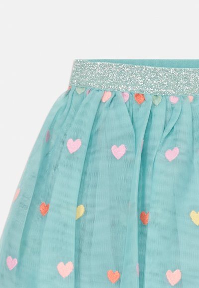 Τούλινη φούστα σε αμέθυστο χρώμα με πολύχρωμες εφαρμογές καρδιάς. Διαθέτει γκλίτερ στη μέση και επικαλυμμένη υφή για όγκο και κίνηση.