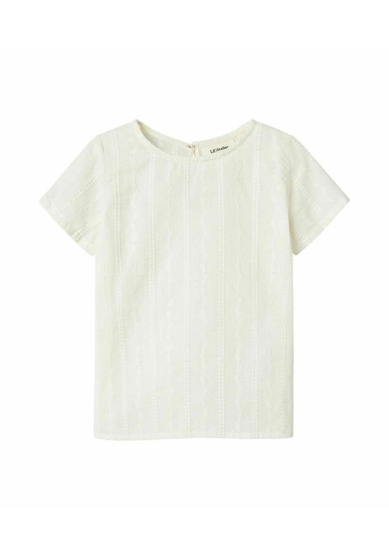 Blusa bianca a maniche corte con tessuto testurizzato, caratterizzata da motivi verticali e scollatura rotonda, e un'apertura a chiave sul retro.