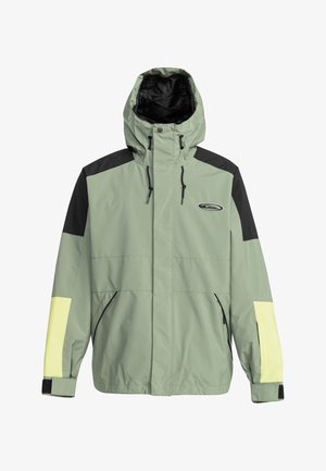 Veste à capuche vert clair avec épaules noires et accents jaunes. Dispose de fermetures éclair et d'un logo sur la poitrine gauche. Matériau doux et résistant aux intempéries.
