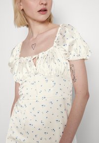 NA-KD SHORT PUFFY SLEEVE MIDI DRESS - Φόρεμα ημέρας - spaced blue