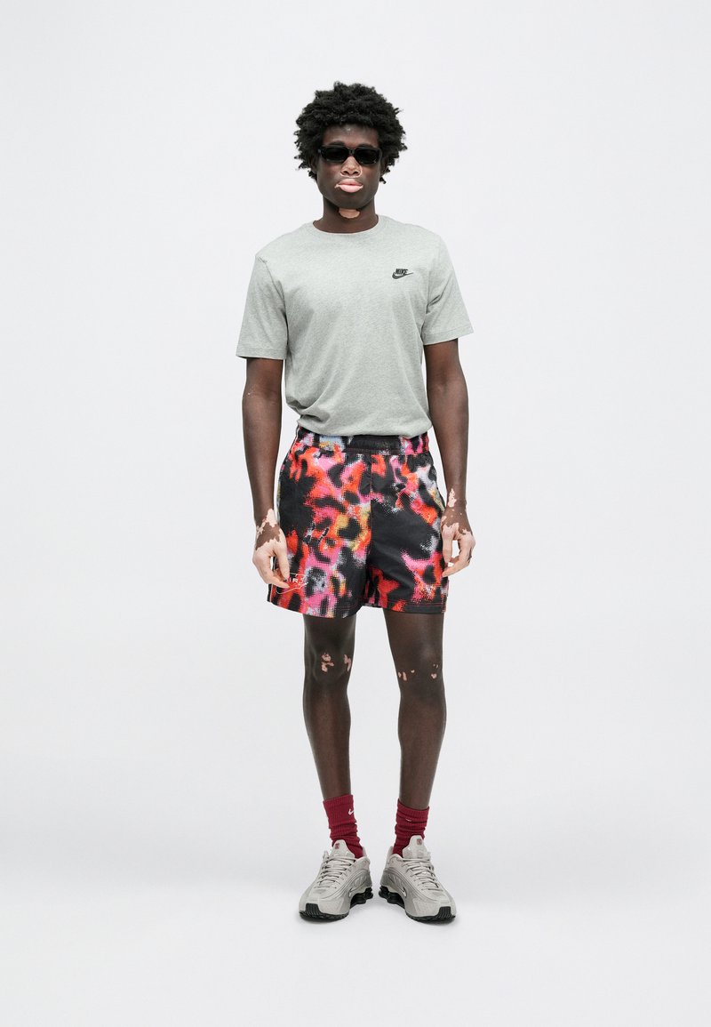 Nike Sportswear Šortky - crimson/white