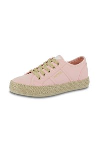 Sneaker in tela rosa chiaro con punta rotonda, suola intermedia in corda naturale testurizzata e lacci dorati. Presenta un logo sul lato e un design di tipo low top.