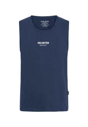 Tengerészkék ujjatlan pamut trikó, amelyen fehér betűkkel szerepel az "UNLIMITED" felirat, kerek nyakkivágással és egyenes szegéllyel. Minimalista kialakítás.