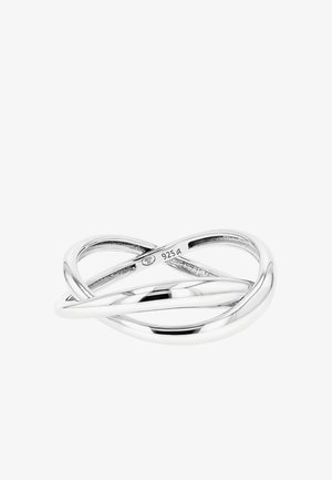 Anello in argento a forma di infinito con superficie liscia e lucida e marchio "925" in argento sterling all'interno della fascia.