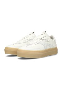 Weiße Leder-Sneaker mit gummierter Sohle, strukturierten Akzenten und flachen Schnürsenkeln. Verfügt über eine glatte Oberfläche und kontrastierender Naht entlang der Sohle.