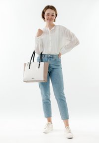 Emily & Noah Borsa a mano - white kombi