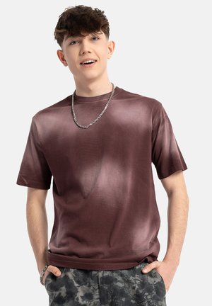 - T-shirt z nadrukiem