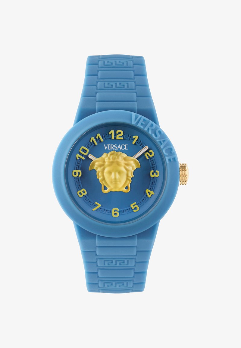 Orologio Versace blu con numeri gialli, testa di Medusa dorata al centro, cinturino blu con motivo e corona dorata sul lato destro.