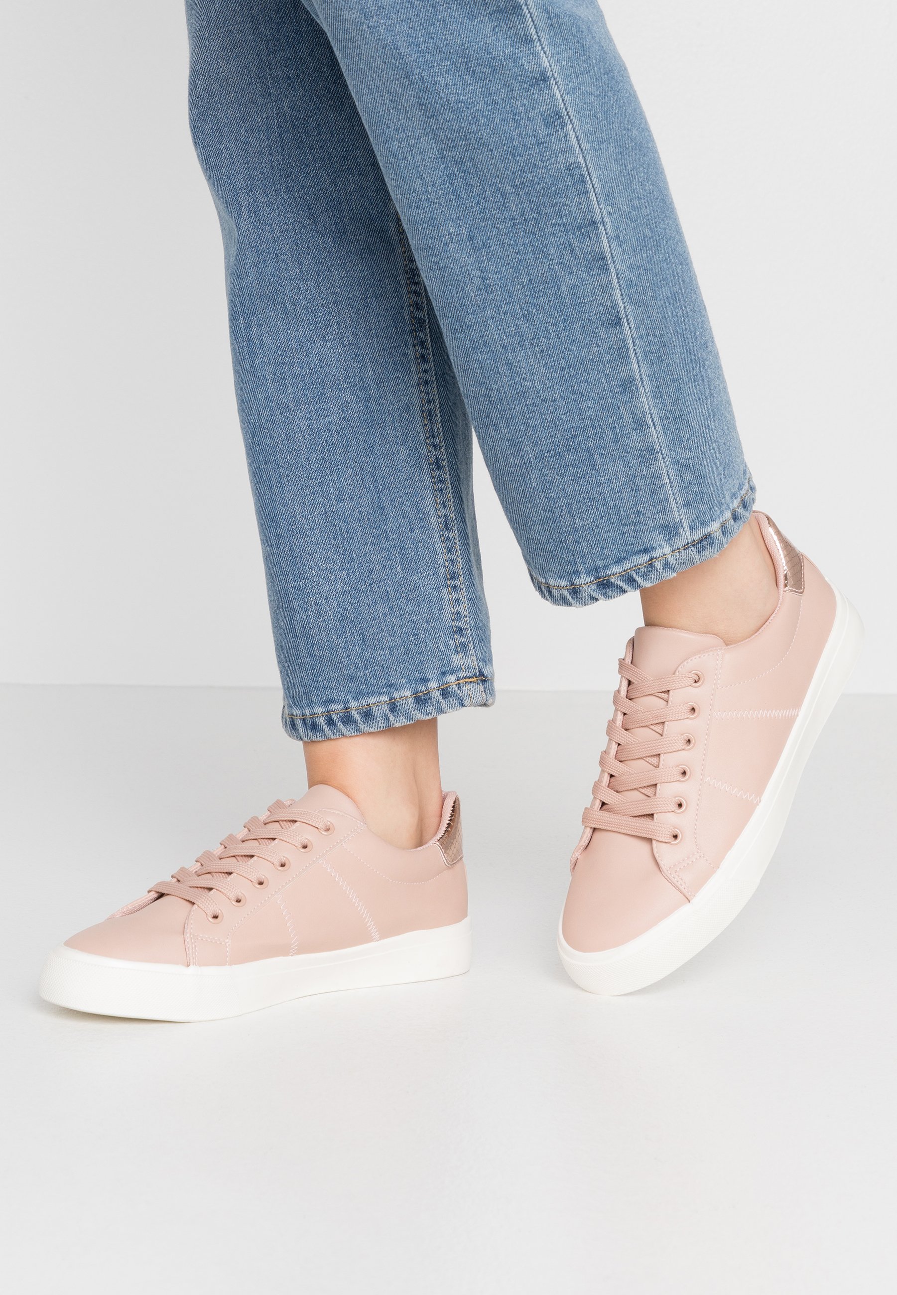 Dorothy Perkins INKLACE UP TRAINER Joggesko blush Dorothy Perkins INKLACE UP TRAINER Joggesko blush