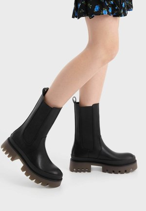 Platform boots - black