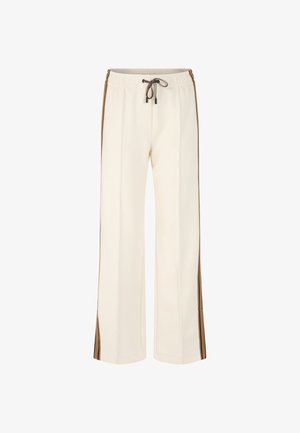 Cremfarbene weit geschnittene Hosen mit einem Zugband in der Taille, die braune Seitenstreifen und eine glatte Stofftextur aufweisen.
