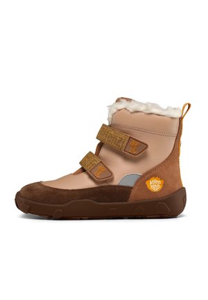 Kindlicher brauner und beiger Winterstiefel mit zwei Klettverschlüssen, weißem Fleecefutter und einer Gummisohle mit kleinem orangefarbenem Logo an der Seite.