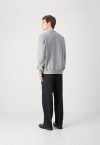Tommy Hilfiger ESSENTIAL CREWNECK - Sudadera - medium grey heather