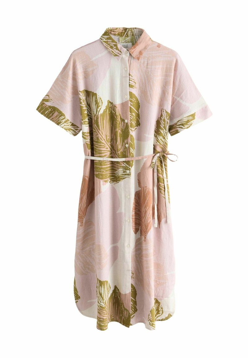 Hemdblusenkleid in hellrosa mit großen grünen und braunen Blattmustern. Kurze Ärmel, Kragen, Knopfleiste und Bindegürtel in der Taille.