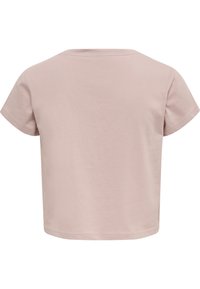 Camiseta de algodón de manga corta en rosa claro con escote redondo y corte relajado. Textura suave y diseño simple, sin adornos.