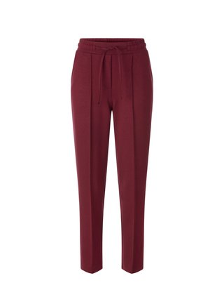 Pantalons de jogging bordeaux avec une taille élastique, un cordon de serrage et des poches latérales. Texture lisse, jambes fuselées et design minimaliste.