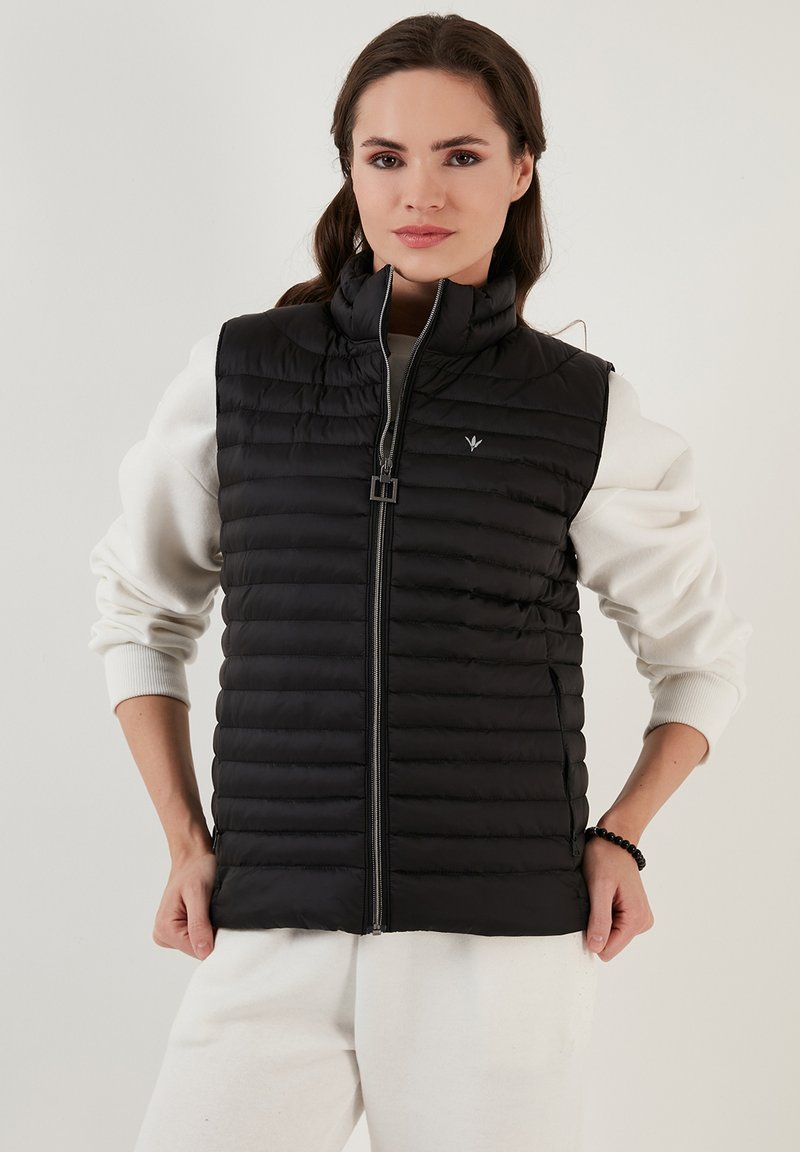 LELA SLIM FIT - Strukirani kaput - black