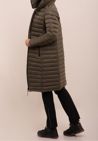 Icepeak Abrigo de invierno - olive