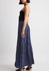 NA-KD Plisirano krilo - black blue