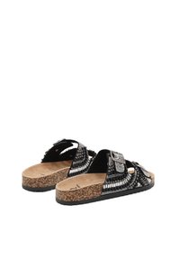 Infradito neri con perline e dettagli metallici, soletta in sughero, cinghie texturizzate e design open toe, caratterizzati da una forma arrotondata.