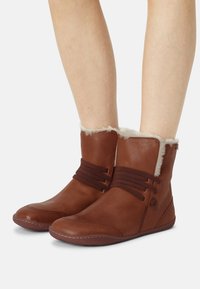 Camper PEU CAMI - Botas de inverno - brown