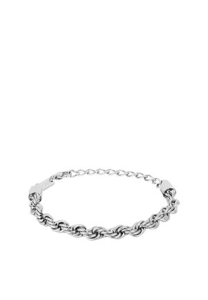Zilveren gedraaide touwkettingarmband met een kreeftsluiting en een verstelbare schakelverlenging op een witte achtergrond.