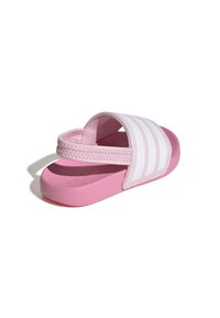 Infradito rosa con strisce bianche, suola in gomma morbida, tomaia testurizzata e design open-toe. Dettagli di cucitura lungo i lati.