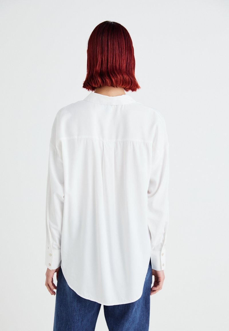 VERO MODA Camicia da donna 'MELANEY QUEENY' in Bianco | ABOUT YOU