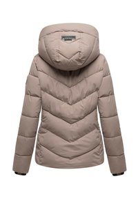 Beige gepolsterte Jacke mit einem Zickzack-Steppmuster, einer großen Kapuze und elastischen Bündchen. Verfügt über ein Markenlabel im oberen Rückenbereich.