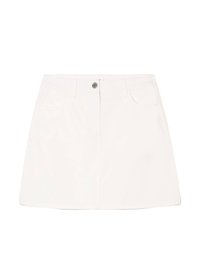 Jupe en denim blanc au design droit, avec une fermeture à boutons sur le devant et deux poches latérales. Longueur mi-cuisse et texture lisse.