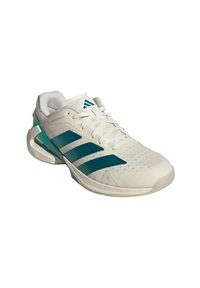 Weißer Sportsneaker mit türkisfarbenen diagonalen Streifen, Mesh-Obermaterial, gepolsterter Sohle und Fersenkappe, entwickelt für Sport oder Freizeit.
