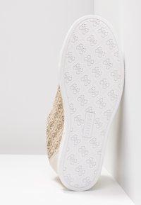 Guess Tenisky - brown