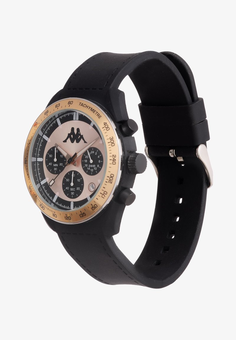 Analog klocka med svart silikonsnodd, rund klockkåpa, metallisk gyllene bezel och en svart och gulddial med tre sub-dials.