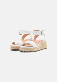 Even&Odd Espadrilky - white