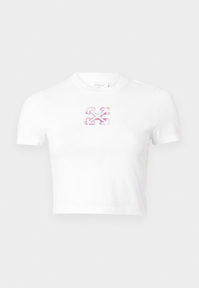 Camiseta branca corta em algodão, com um logótipo gráfico multicolorido ao centro, com mangas curtas e decote redondo.