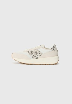 Športni copati - leopard beige