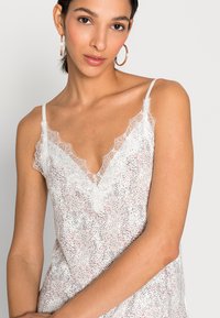 Rosemunde STRAP - Top - ivory abstract dot print